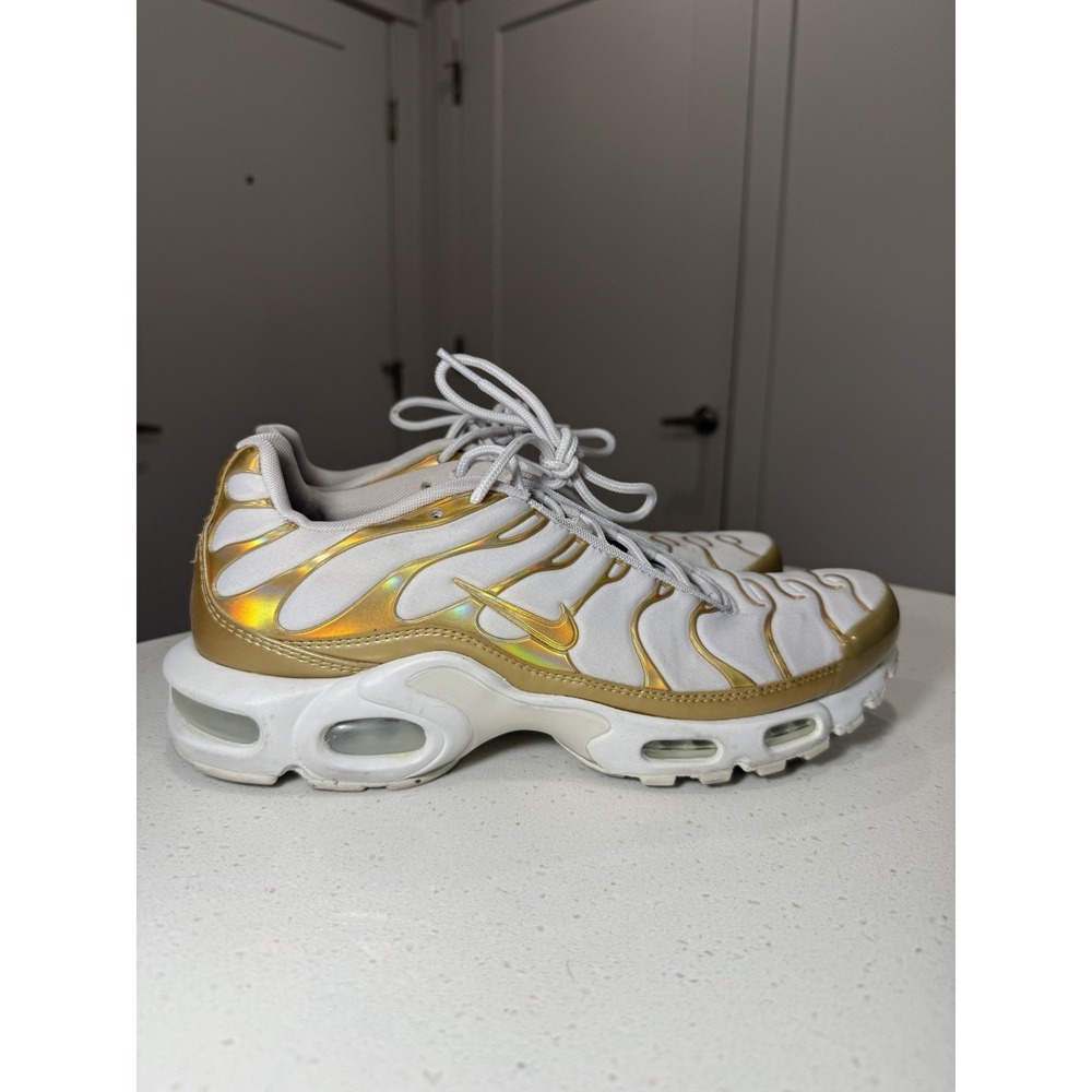 Nike Air Max Plus TN Running Shoes Womens Size 10 White Gold Sneakers 605112-054